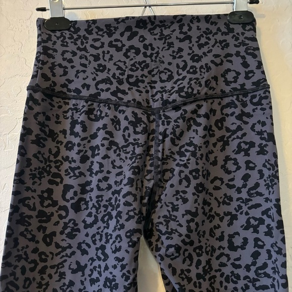 Athleta Elation Ultra High Rise Leopard Print Leggings Blue Purple Size S - Picture 6 of 7